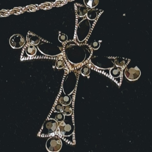 Vintage Gordon's Silver and Black Jet Sparkly Cross Necklace - Picture 2 of 5
